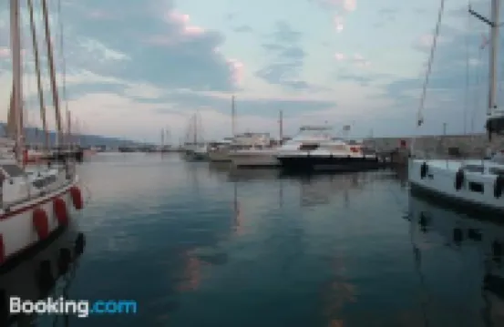 Unique Flat with Sea View at Edem Beach - A Seafront Property by Athenian Homes Hotels near Flisvos Marina