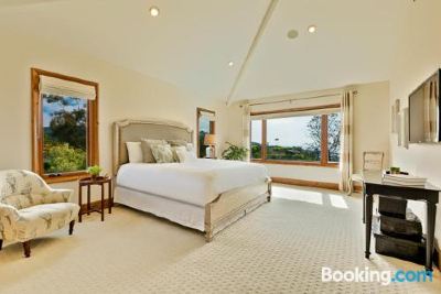 Five-Bedroom Holiday Home #8080 - SeaView Sanctuary Five-Bedroom Holiday Home Photo