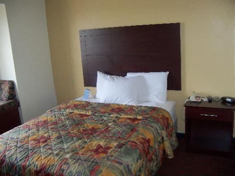 Toledo BridgePointe Inn & Suites by Hollywood Casino, Downtown, Owens College