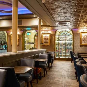 DoubleTree by Hilton Belfast City Ten Square Отели рядом с достопримечательностью «Титаник Белфаст»