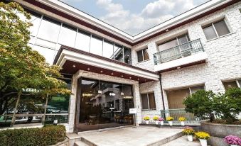 7. HK리조트..