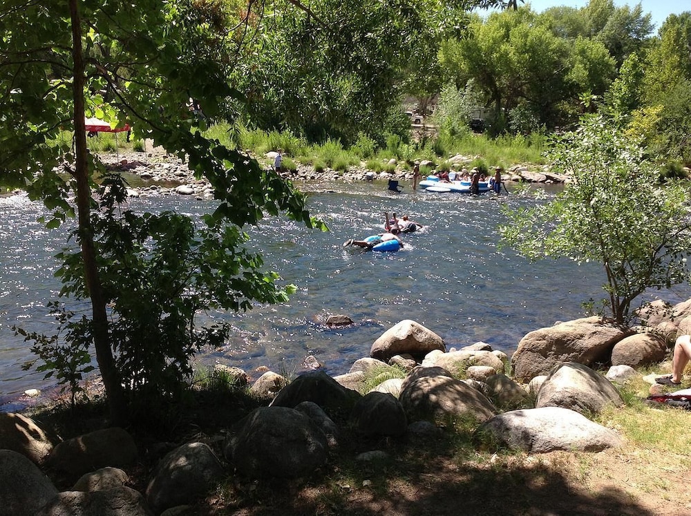 Kern Riverfront Lodge