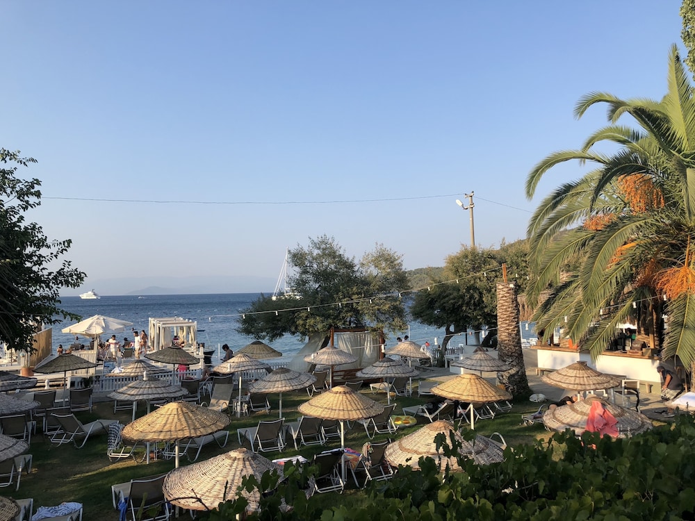 Daphnis Hotel