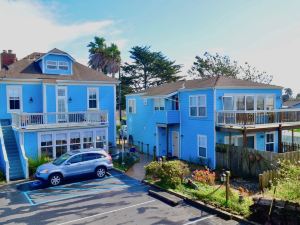 Captain's Inn at Moss Landing