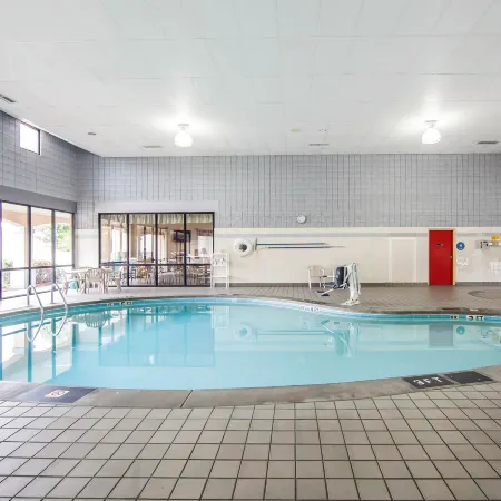 Studio Suites Extended Stay Chattanooga TN Отели рядом с достопримечательностью «Торговый центр Hamilton Place»
