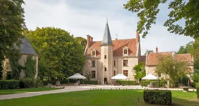 Château - Hôtel le Sallay Hotels in Magny-Cours