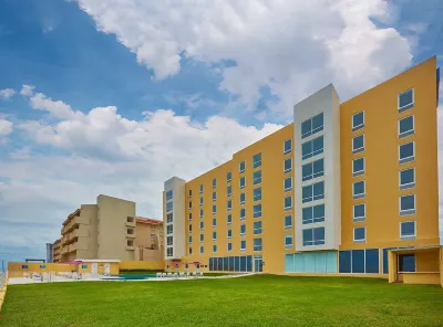 City Express by Marriott Veracruz Отели рядом с достопримечательностью «Парк Эриберто Кеоэ Висент»