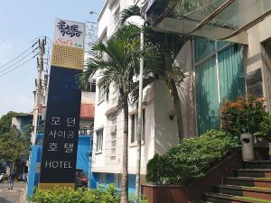 Modern Saigon Hotel 2