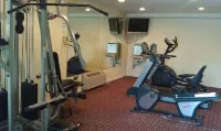 Ramada by Wyndham Fresno North - Gym