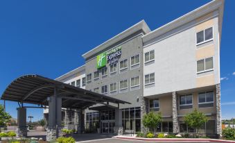 Holiday Inn Express & Suites Colorado Springs Central - Housity