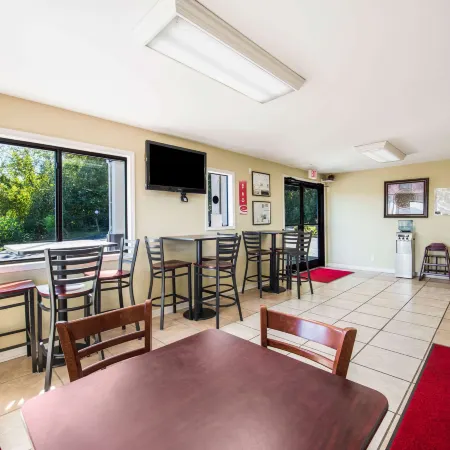 Econo Lodge - Waynesville