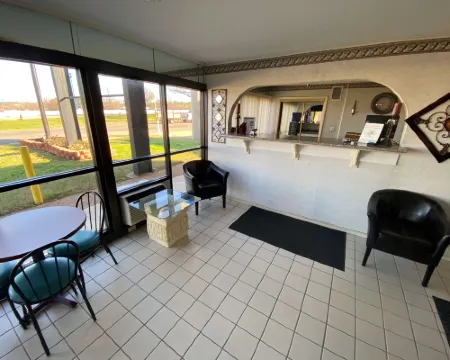 アップル ツリー イン タイラー リンデール リンデールのホテル