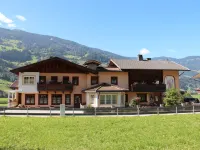 Christoph Hotels in Stumm