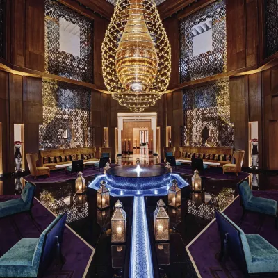 Mövenpick Hotel Mansour Eddahbi Marrakech Отели рядом с достопримечательностью «Железнодорожный вокзал Марракеша»