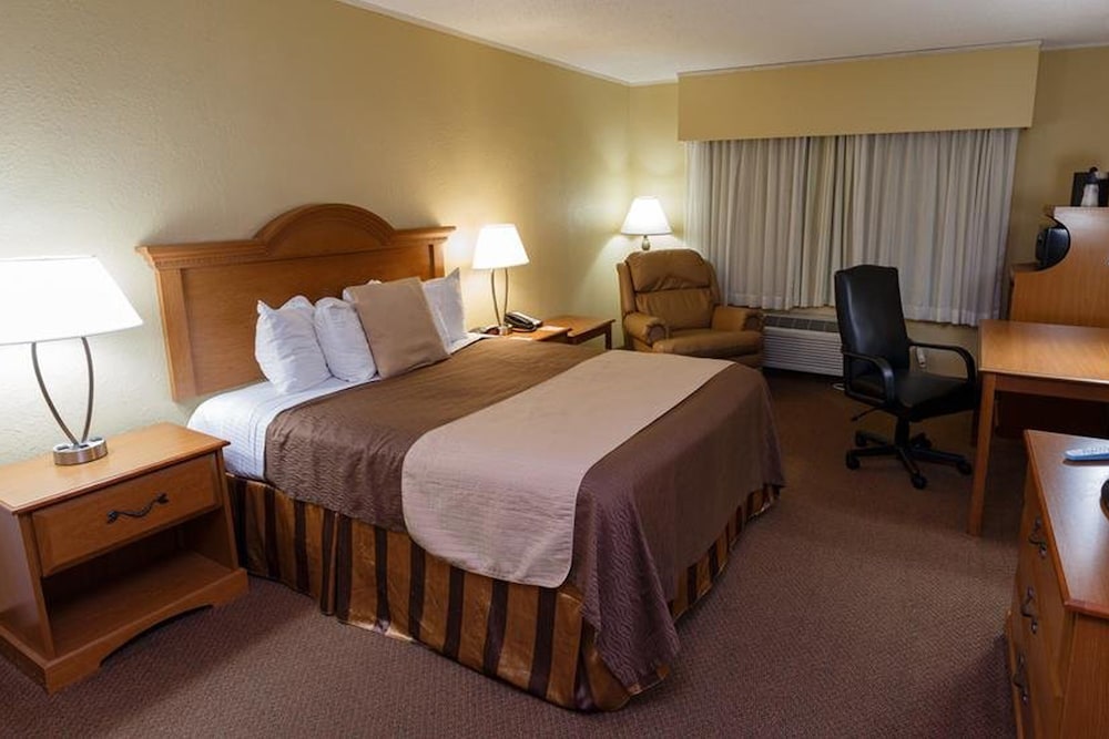 Norwood Inn & Suites Mankato