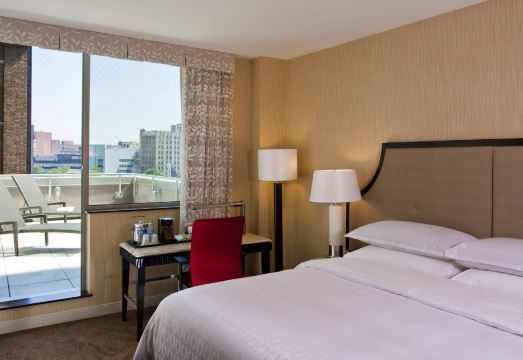 쉐라톤 브루클린 뉴욕의 필로우탑 침대