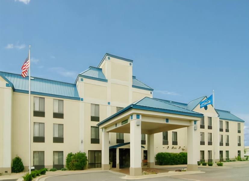 Holiday Inn Express & Suites - Interstate 380 at 33rd Avenue, an Ihg Hotel