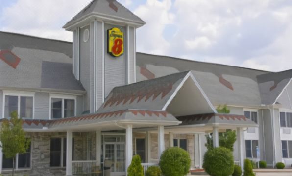 Super 8 by Wyndham Brooklyn