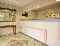 Days Inn & Suites by Wyndham Dayton North Hotels in Butler Township