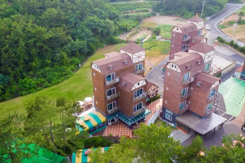Tongyeong Iris Pension Hotels in Tongyeong