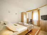 Jozo Hotels in Zadvarje