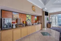 La Quinta Inn & Suites by Wyndham Miami Airport West - Aamiainen