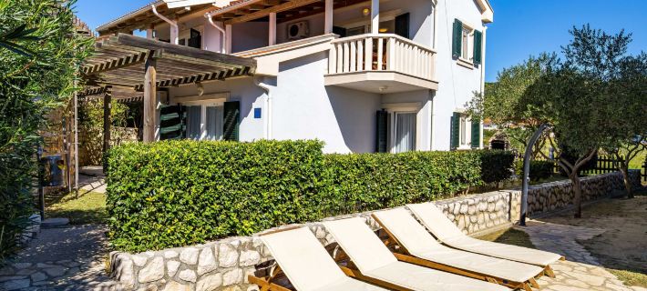 Ivan 2 Hotels in Palit