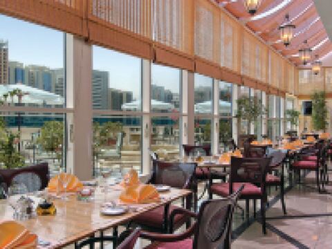 コーニッシュ ホテル アブダビ アブダビのホテル