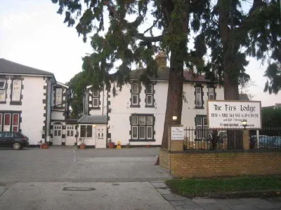 OYO Firs Lodge London Heathrow Отели в г. Хаунслоу