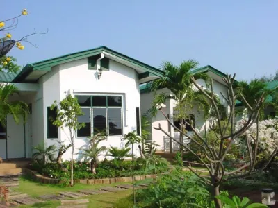 Samroiyod Holiday Resort Hotels near Phraya Nakhon Cave