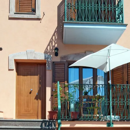 Relaxing Bosa Stay with Veranda