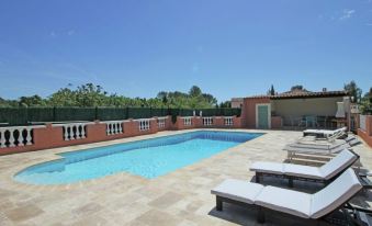 Spacious Villa in Bagnols en Foret with Private Pool