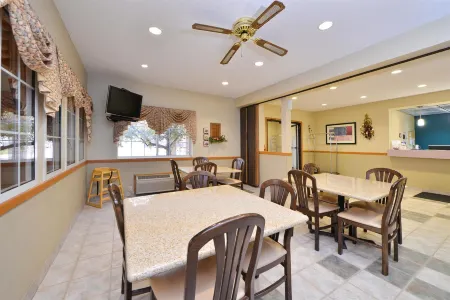 Regency Inn Geneseo IL I-80