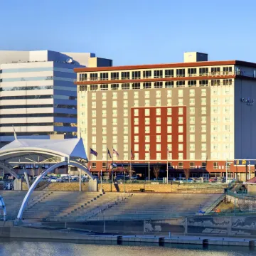 Four Points by Sheraton Charleston Hotels near Heritage Towers