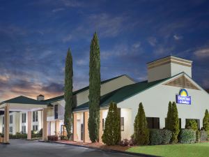 Days Inn & Suites by Wyndham Peachtree Corners/Norcross