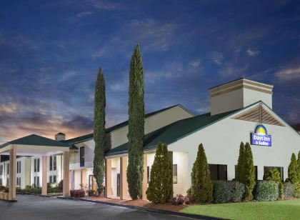 Days Inn & Suites by Wyndham Peachtree Corners/Norcross