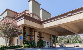 Travelodge by Wyndham Sylmar CA