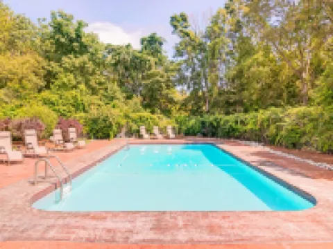 Colonial Inn Seekonk Hotels in Bristol County