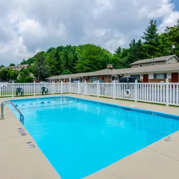 Highland Hills Motel & Cabins