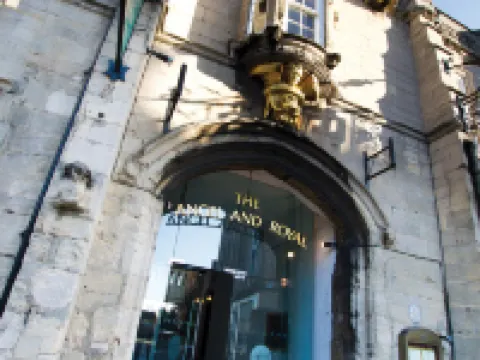 Angel and Royal Hotel โรงแรมในแกรนแทม
