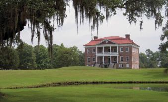 Wingate by Wyndham Charleston Coliseum