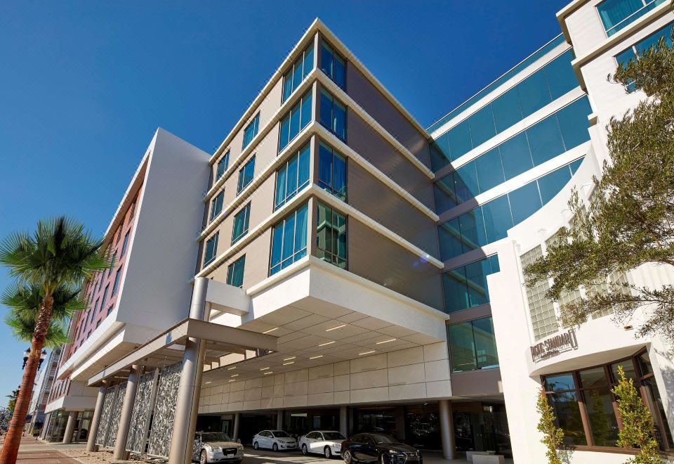 3. Hilton G..
