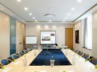 Living Hotel Weißensee Отели рядом с достопримечательностью «Ледовая арена Wellblechpalast»