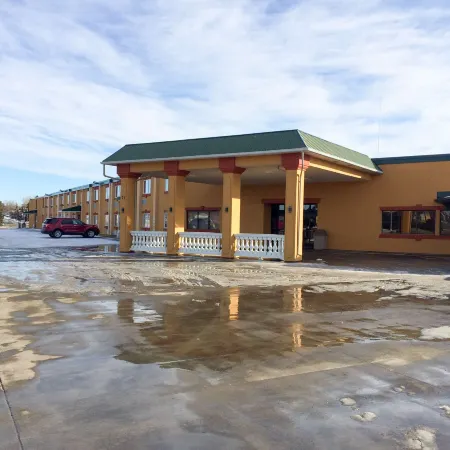 Badlands Inn & Suites