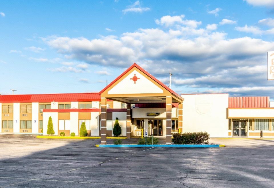 Clarion Hotel & Suites - Housity