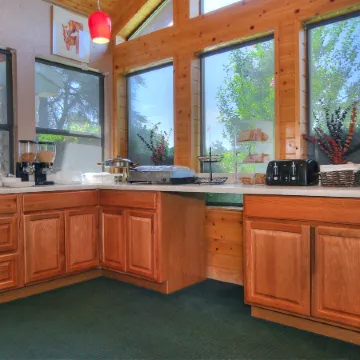 Majestic Mountain Inn