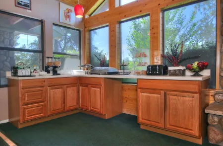 Majestic Mountain Inn