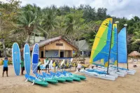 Malolo Island Resort Hotels near Matamanoa Island