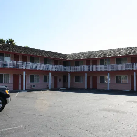 National 9 Motel