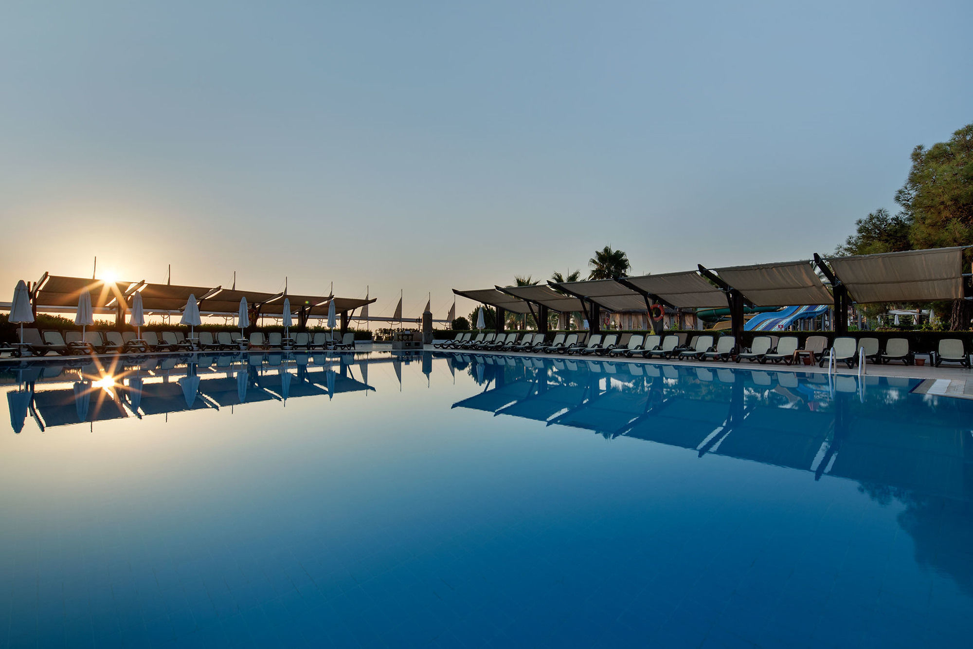 Crystal Flora Beach Resort – All Inclusive